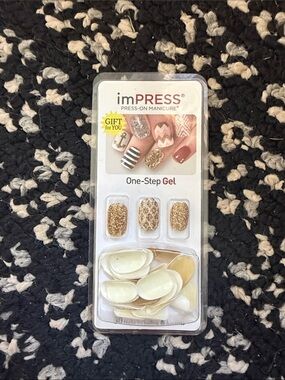 imPRESS One-Step Gel Press-On Manicure — Gold & Cream Accents